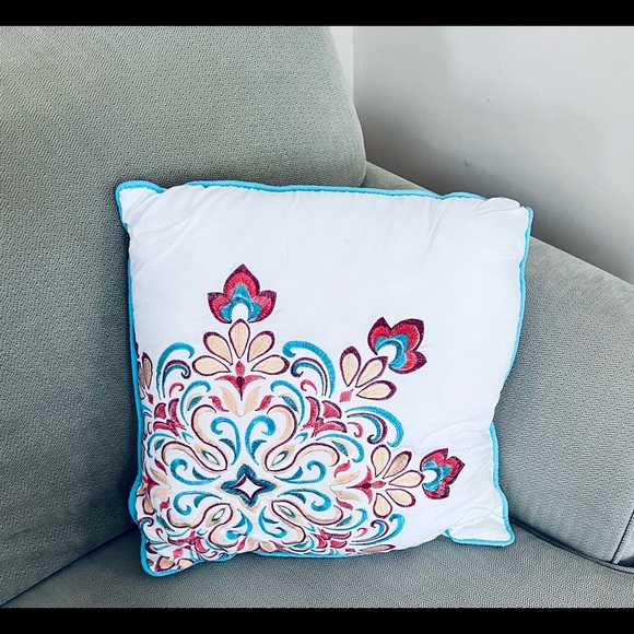 Twin Bedspread Set w/Pillows and Shams - Picture 2 of 11